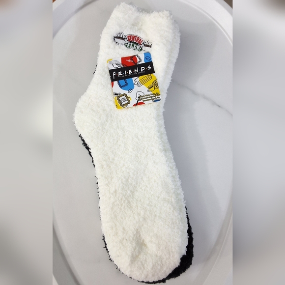 NWT Friends Central Perk TV Show Series 2 Pairs  Black & White Plush Cozy Socks - Picture 1 of 3